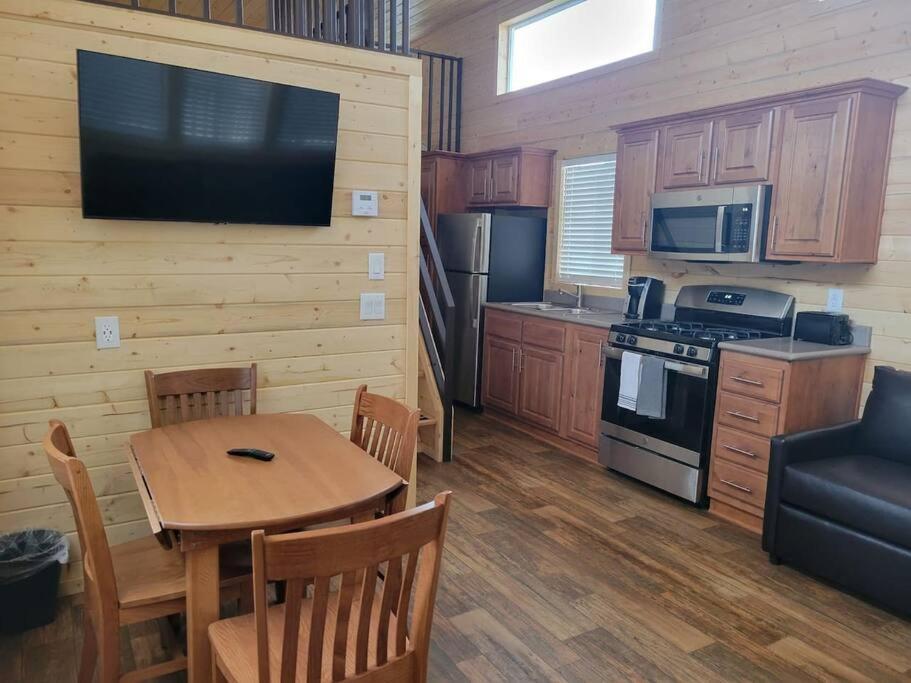 Holiday home 037 Tiny Nr Grand Canyon South Rim Sleeps 8 *